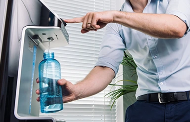 Agua caliente, fria y con gas